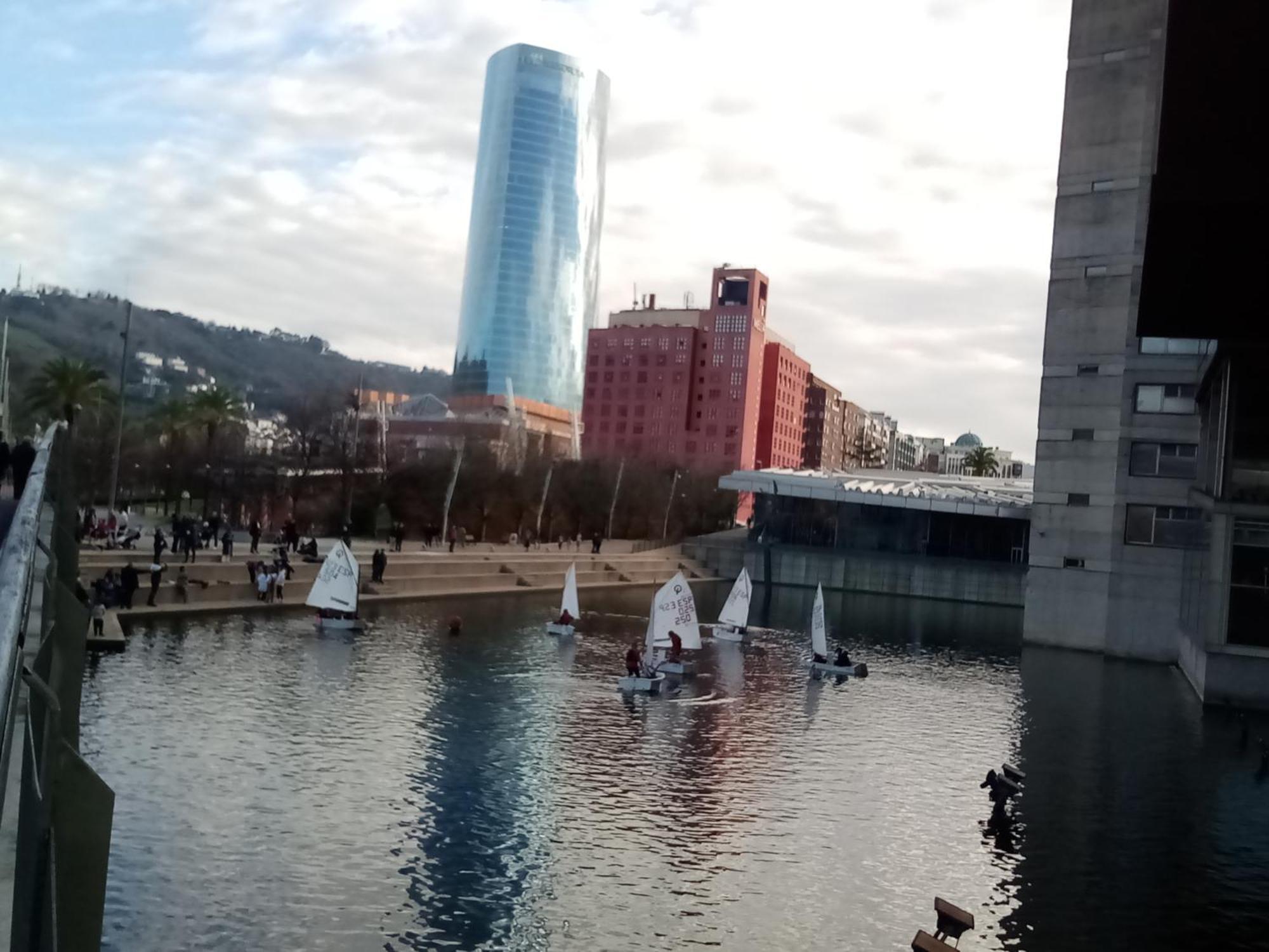 Coqueto Apartamento Frente Al Guggenheim Bilbao Luaran gambar